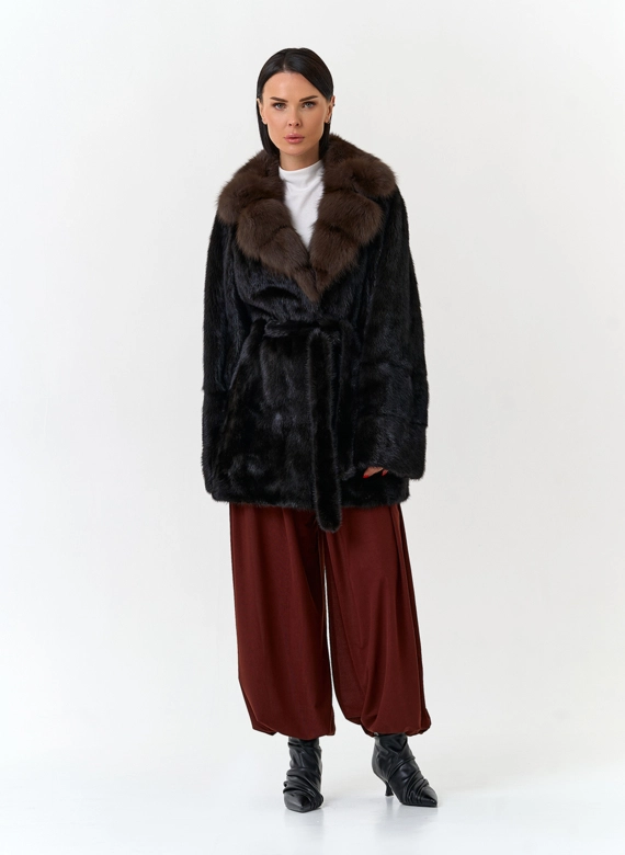 Шуба из меха норки с воротником из меха куницы