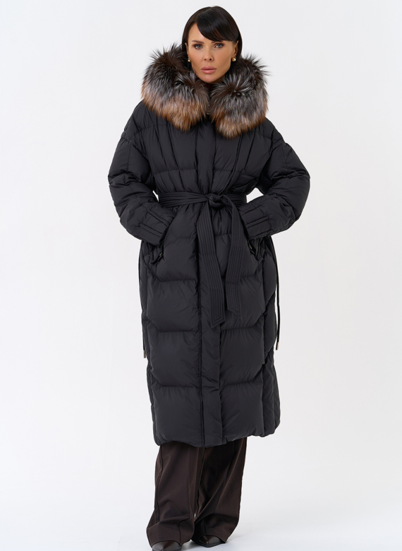 Женский пуховик с отделкой из меха блюфрост