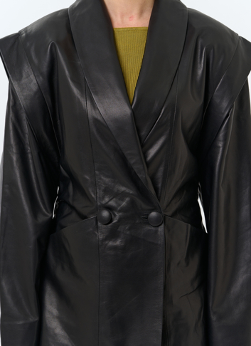 Женская куртка из натуральной кожи с акцентными плечами