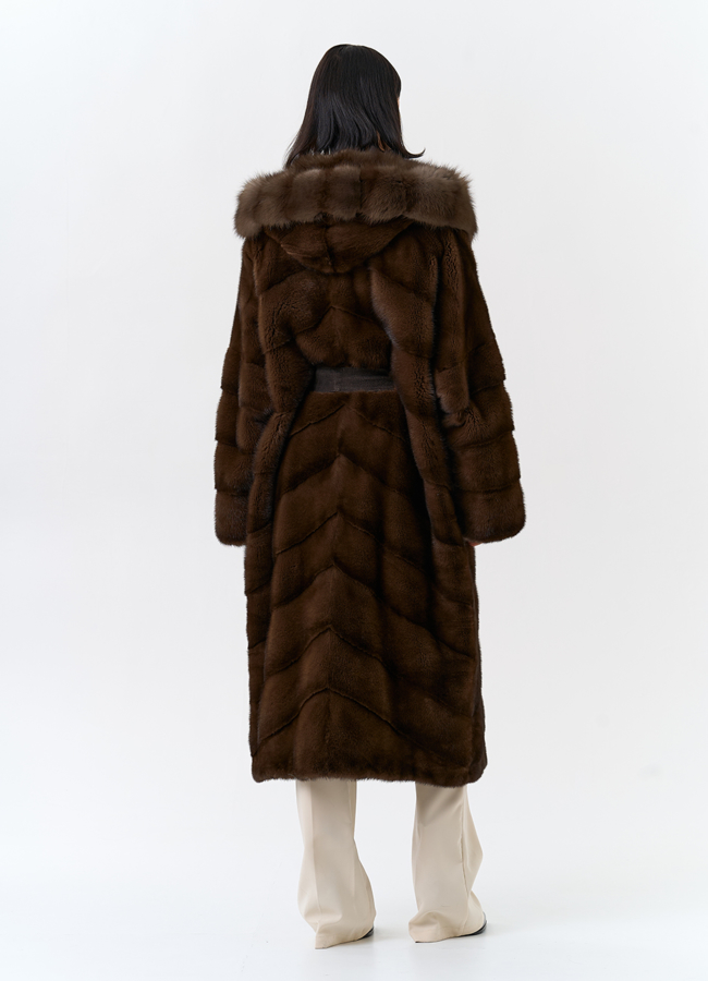 Шуба из меха норки с капюшоном из меха куницы модель № 31965 в рассрочку