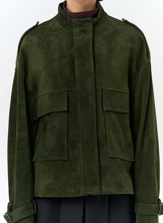 Женская куртка из натуральной замши зеленого цвета