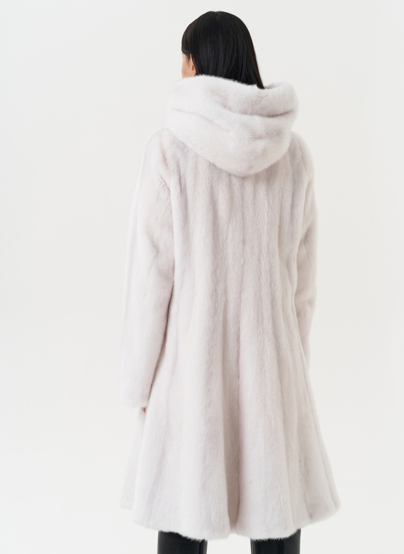 Шуба из меха норки в роспуск