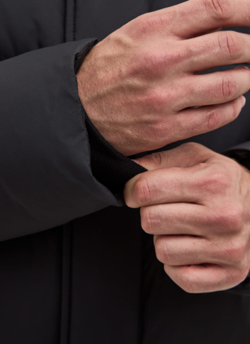 Мужской черный пуховик больших размеров