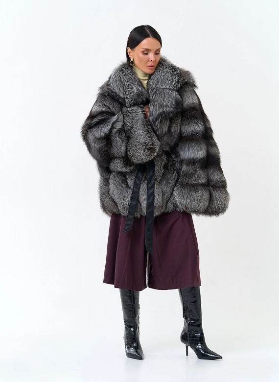 Женская шуба из меха чернобурой лисы фото