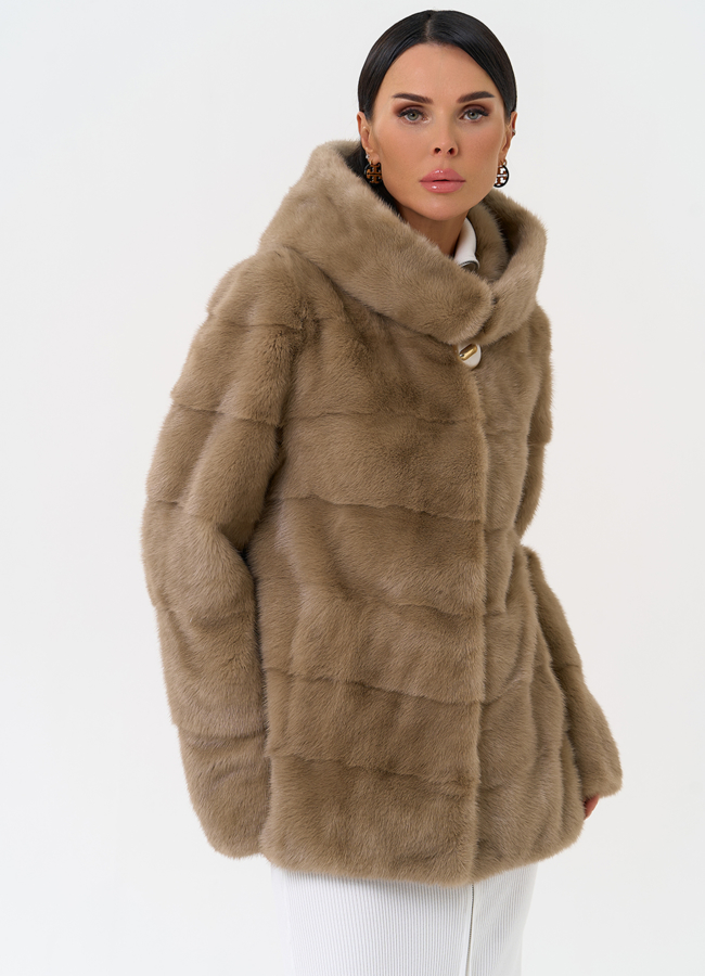 Короткая шуба с капюшоном модель № 31330 универмаг малина