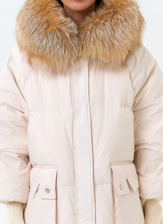 Женский пуховик с мехом лисы на капюшоне фото