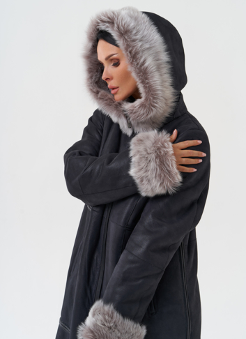 Дубленка с отделкой из тосканы с капюшоном