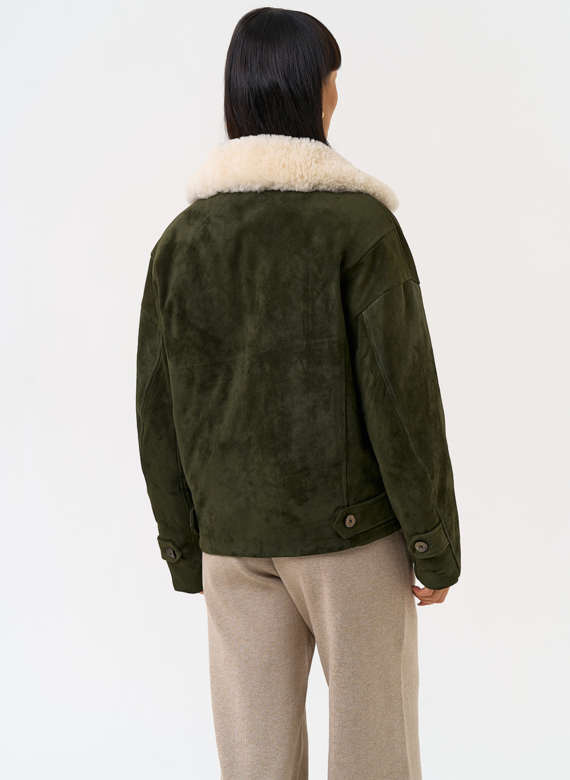 Пуховик из натуральной замши с английским воротником