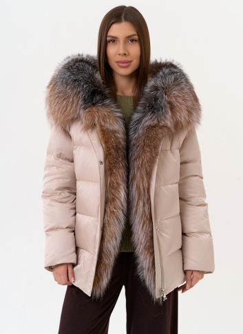Женский пуховик с отделкой из меха блюфрост