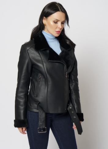 Женская дубленка косуха из овчины черного цвета