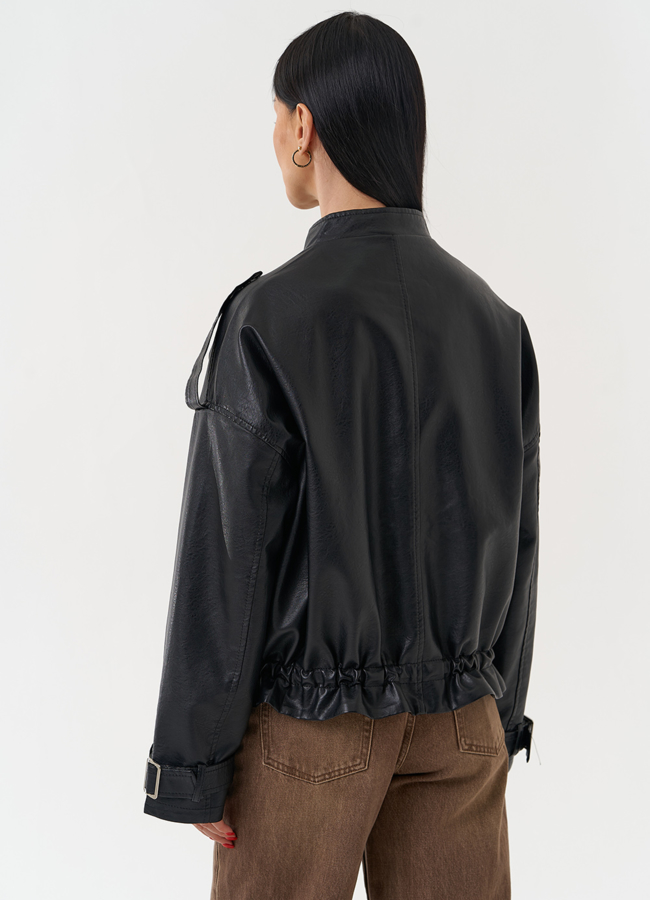 Женская куртка из эко кожи черного цвета модель № 30397 в рассрочку