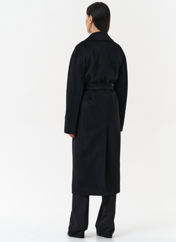 Классическое женское пальто в черном цвете