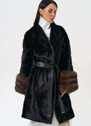 Норковая шуба с манжетами из меха куницы