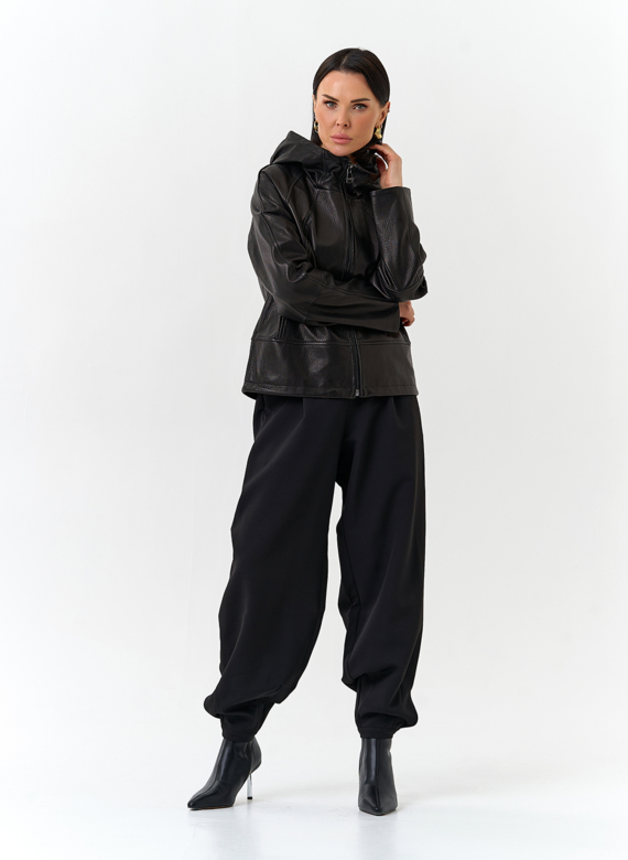 Женская куртка из натуральной кожи с капюшоном