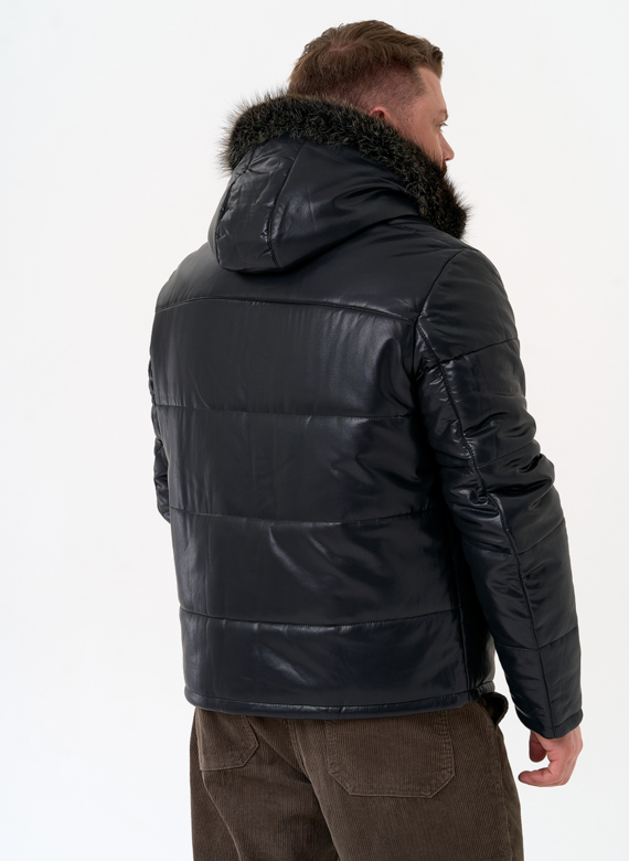 Пуховик из эко кожи с капюшоном из меха енота