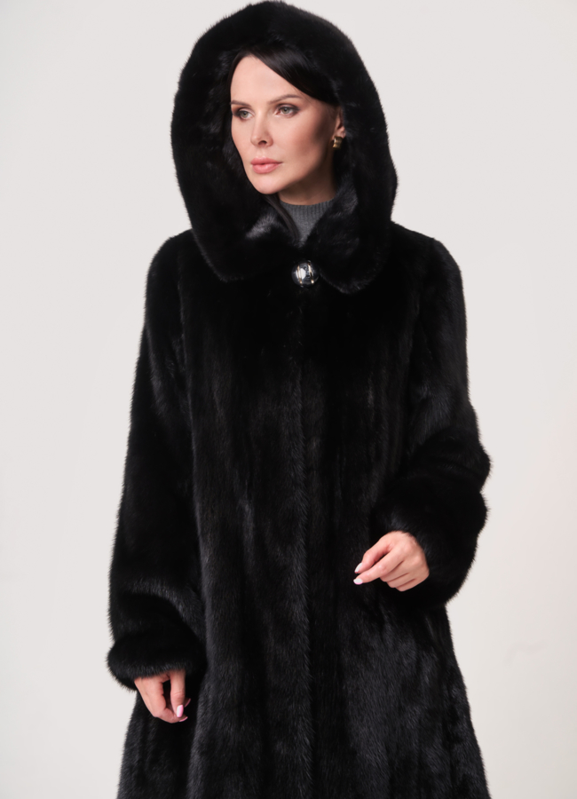 Шуба черного цвета  модель № 23870 в кредит