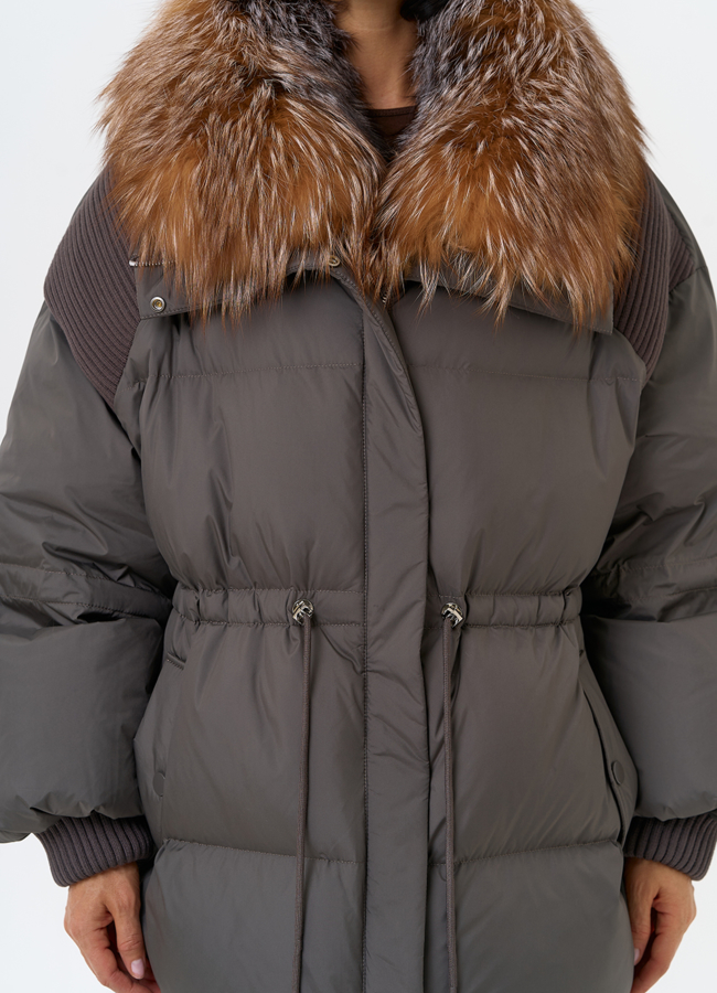 Женский пуховик с отделкой из меха лисы модель №  31537 универмаг малина