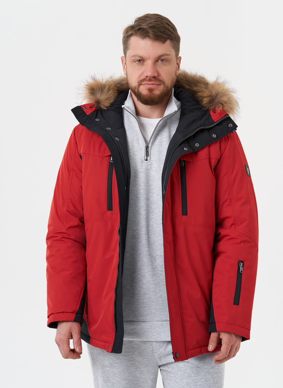 Яркая куртка с капюшоном из меха енота