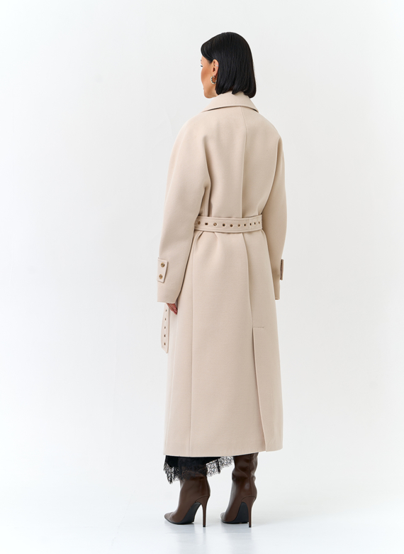 Женское пальто с акцентным поясом