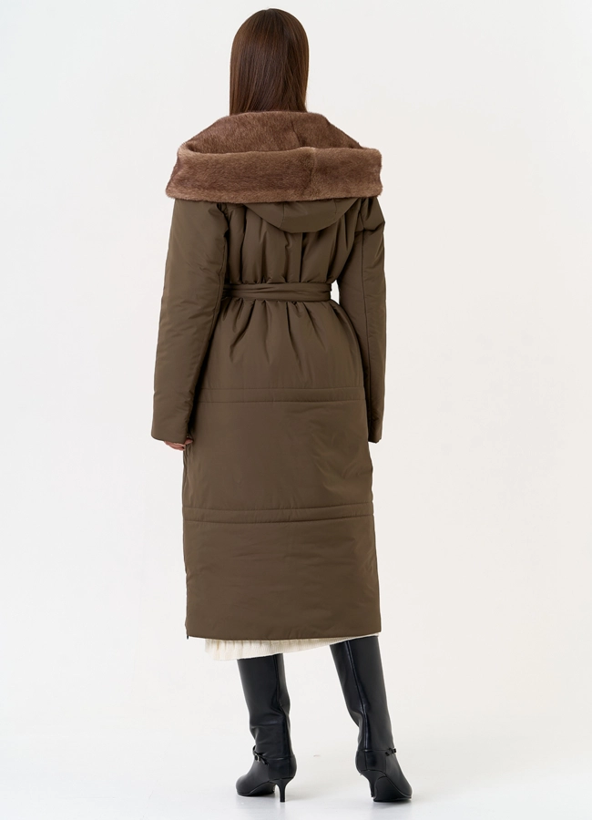 фото Женское пальто с капюшоном из эко меха под норку модель № 31606