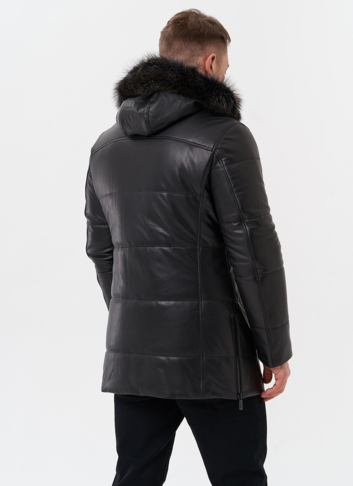 Пуховик из натуральной кожи с отделкой из меха енота