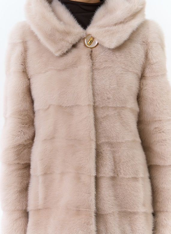 Шуба бежевого цвета из меха норки