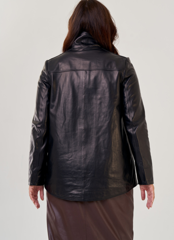 Кожаная куртка на молнии в черном цвете